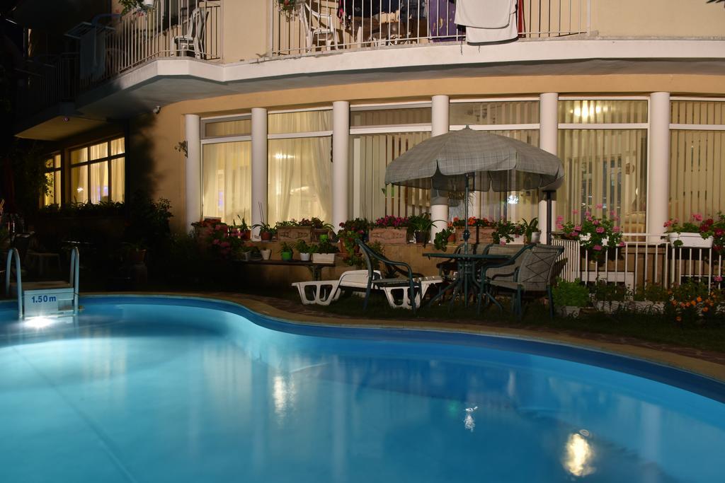 Solaris Apartments Sveti Konstantin Buitenkant foto